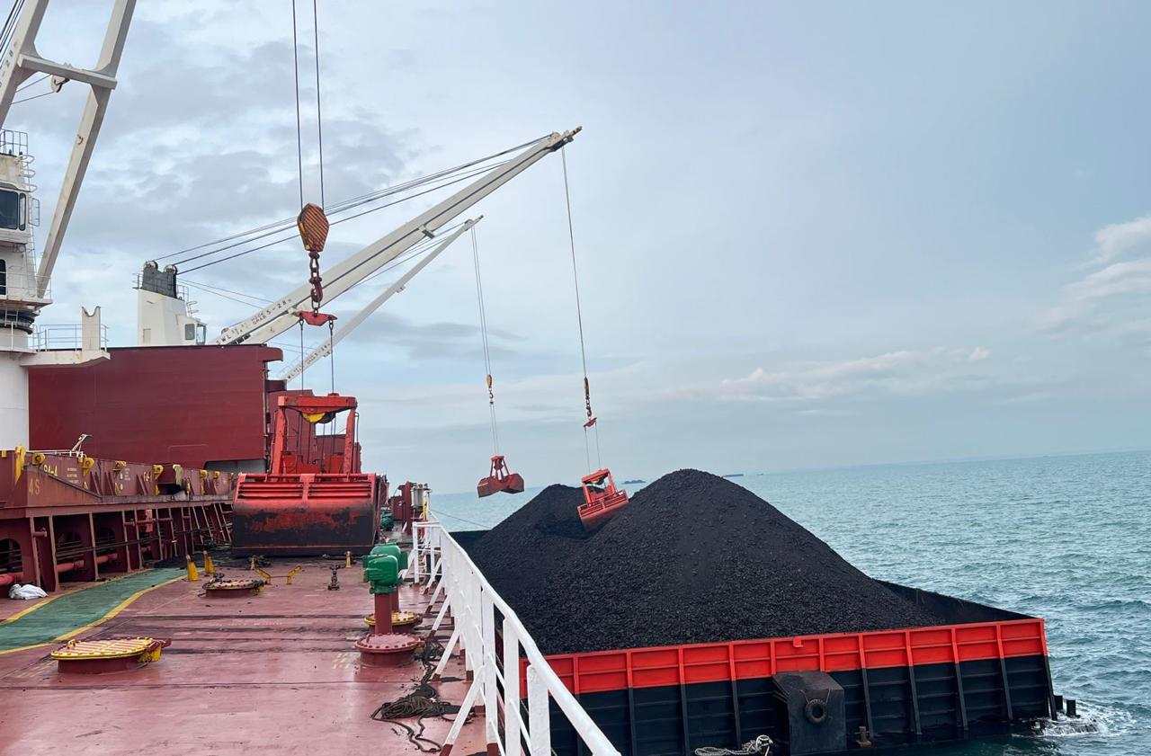 Mother Vessel Loading